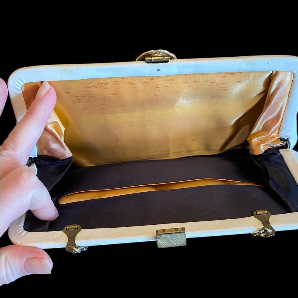 ✨ Gorgeous Mid-Century Vintage White Frame Clutch ✨ - Picture 4 of 5
